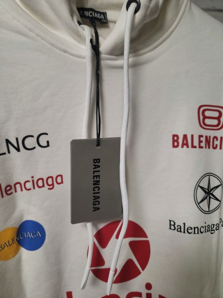 Balenciaga суичери в черно и бяло