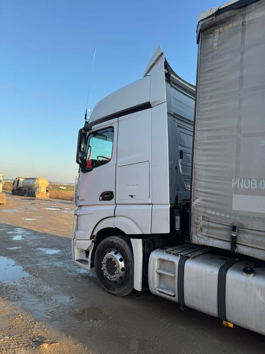 Vând 2 remorci de camion krone