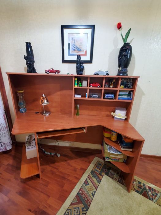 Стол письменный, компьютерный.