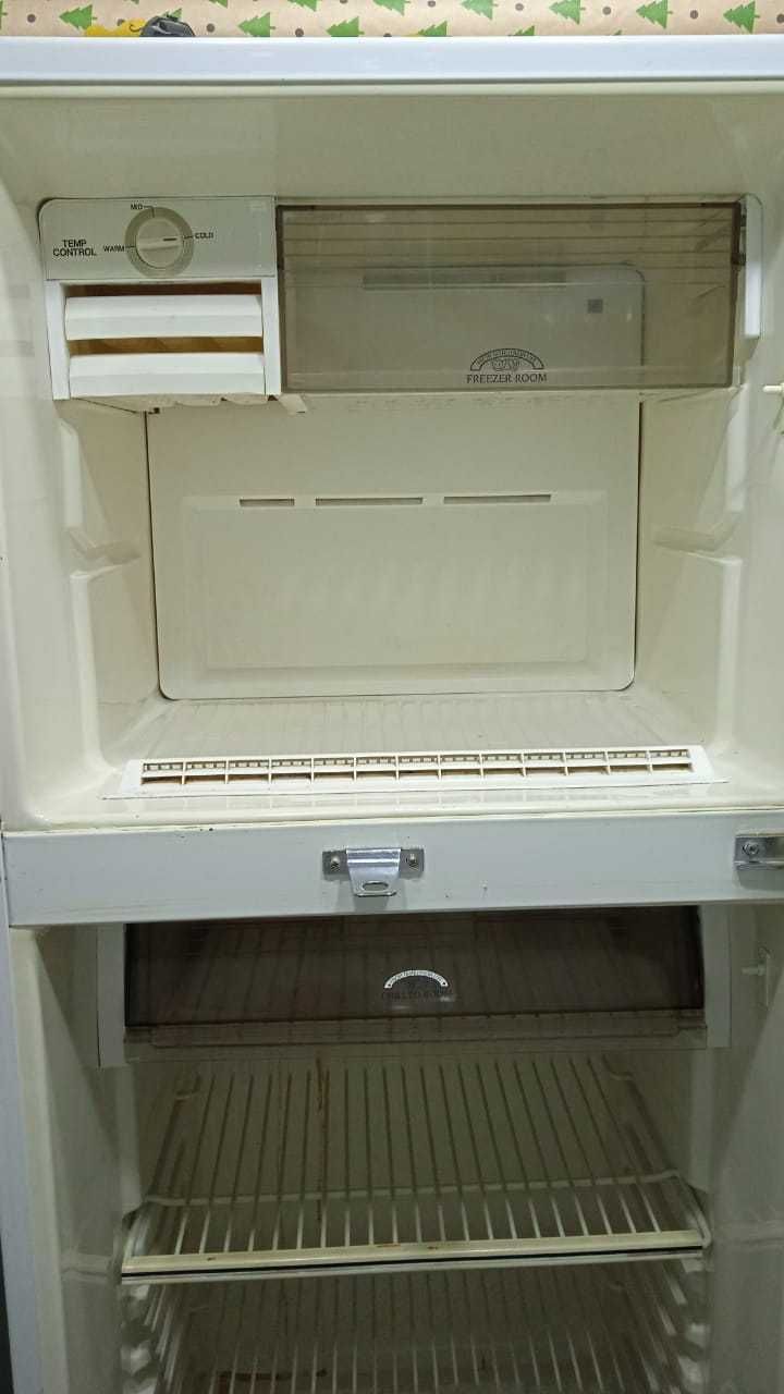 Холодильник 2-хкамерный, б/у, марки "GoldStar" в отличном состоянии