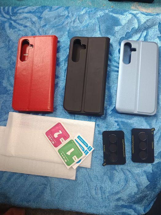 Vând 3 huse S 24+ 2 folii sticla+2 protecție camera spate