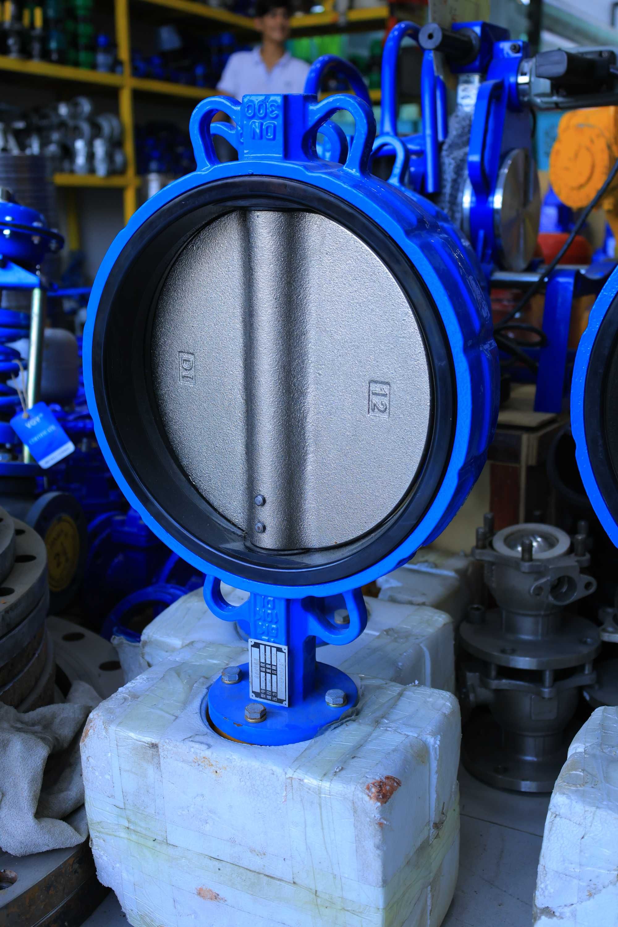 Затворы дисковые поворотные с редуктором D371 DN200 PN16