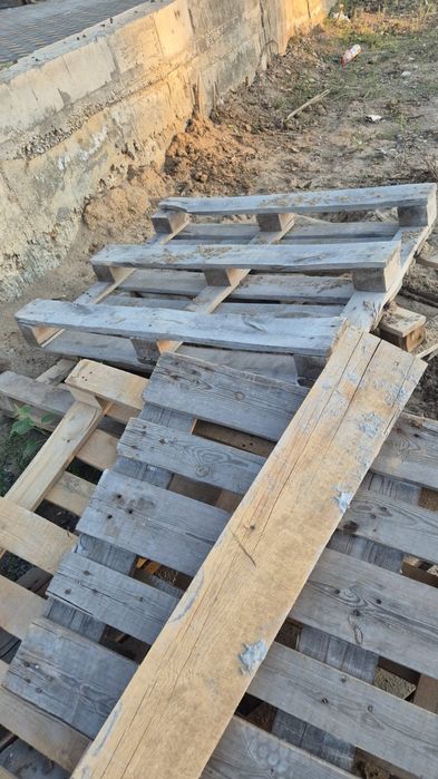 Отдам даром пару паледов картонки коробки