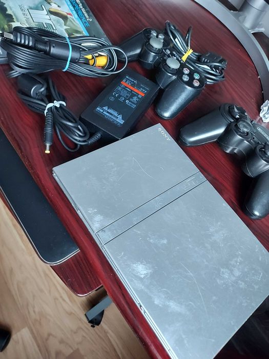 Ps2 slim,cu 2 manete + joc