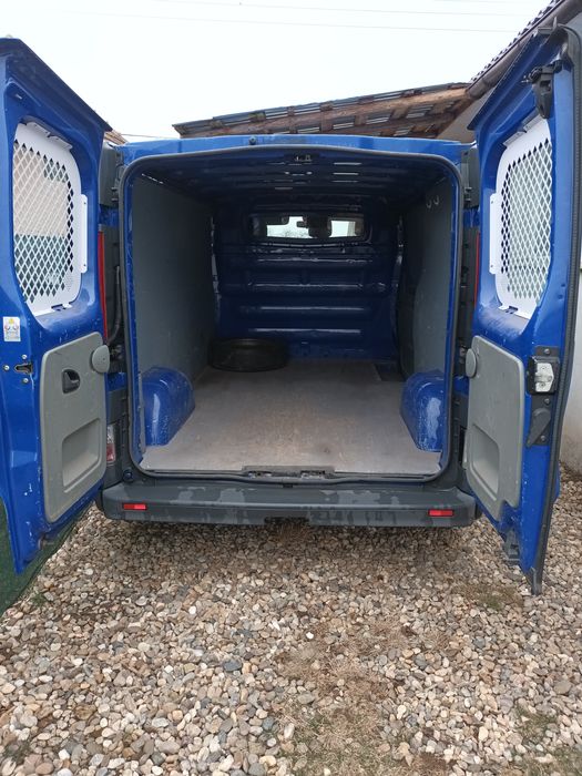 Vând Renault trafic