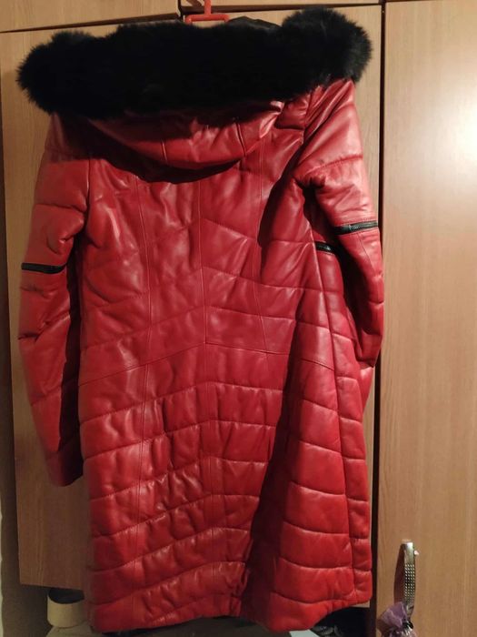 Geaca de piele naturală cu guler din blană de vulpe