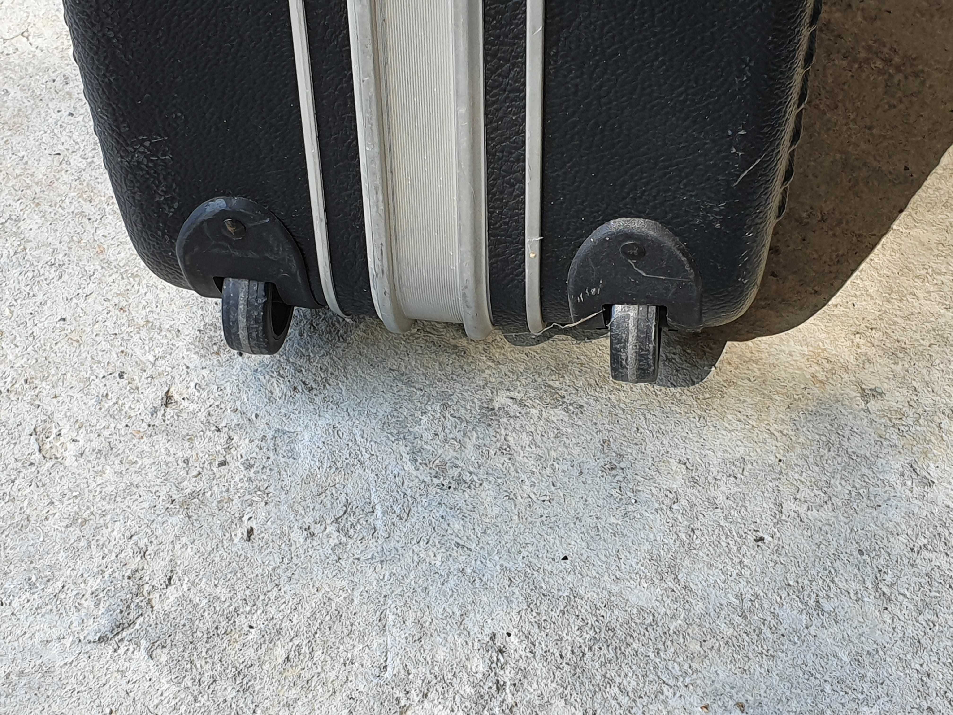 Немски ретро туристически куфар (за пътуване) с колелца, втори подарък
