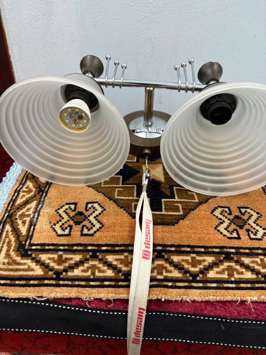 Продам светильник на стену