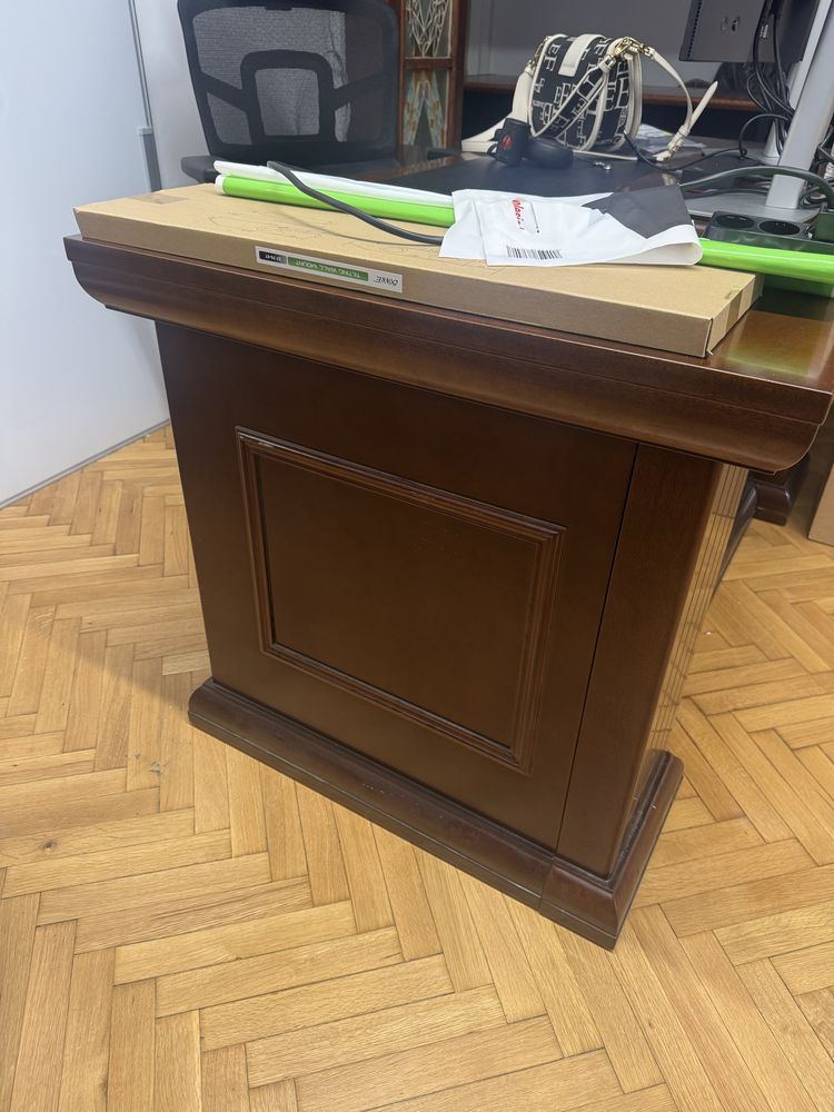 Офис Бюра и маса