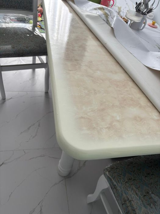 Продается кухонный стол и стуля