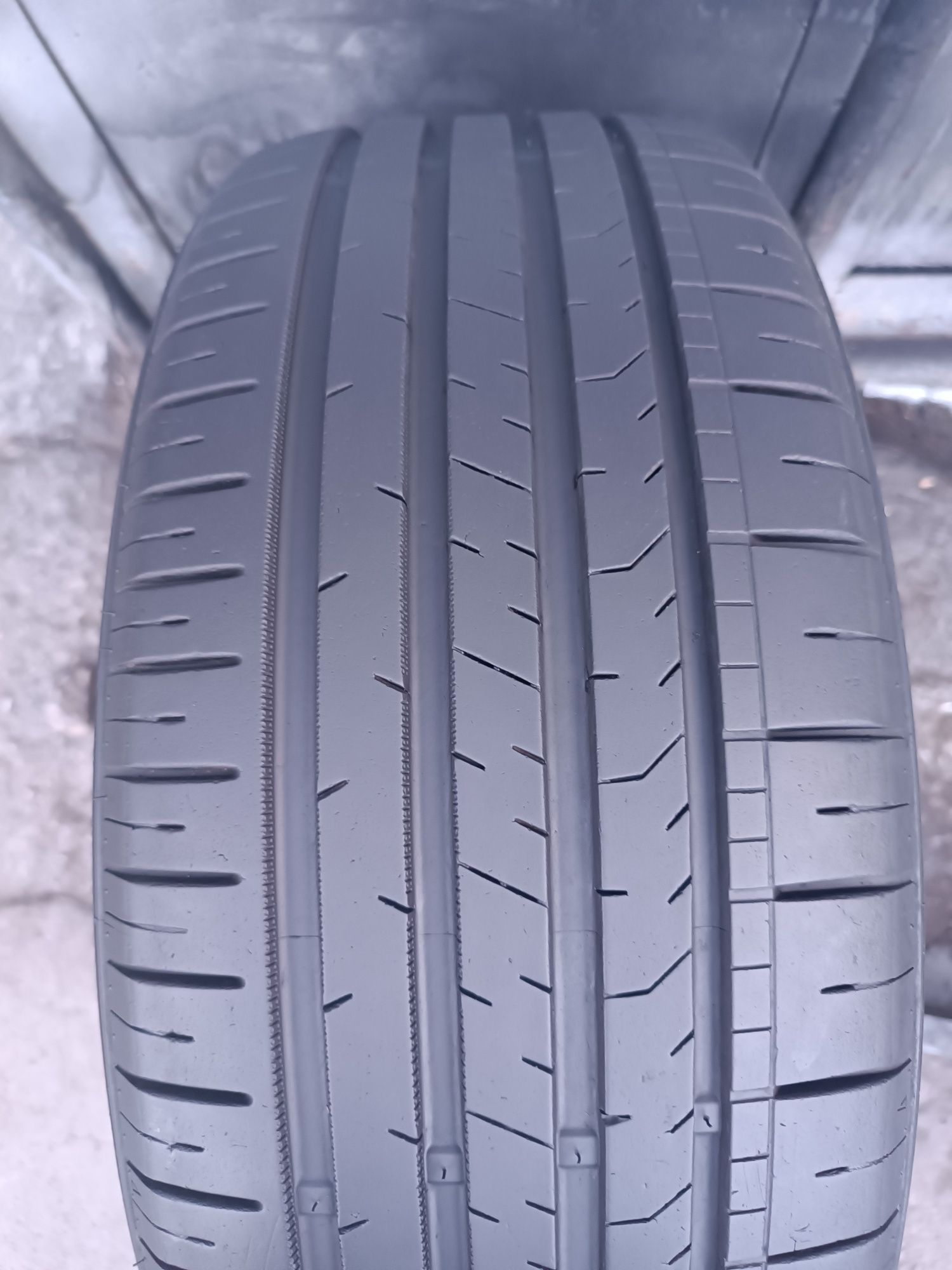 235/45/18 Blu-trac