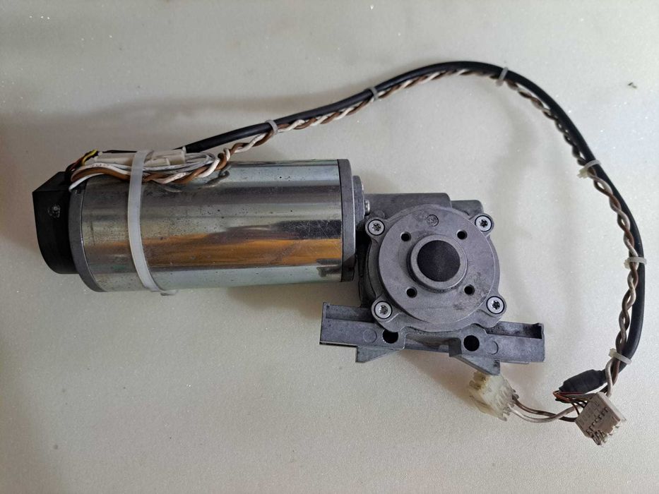 Motor cu reductor 12v-60v