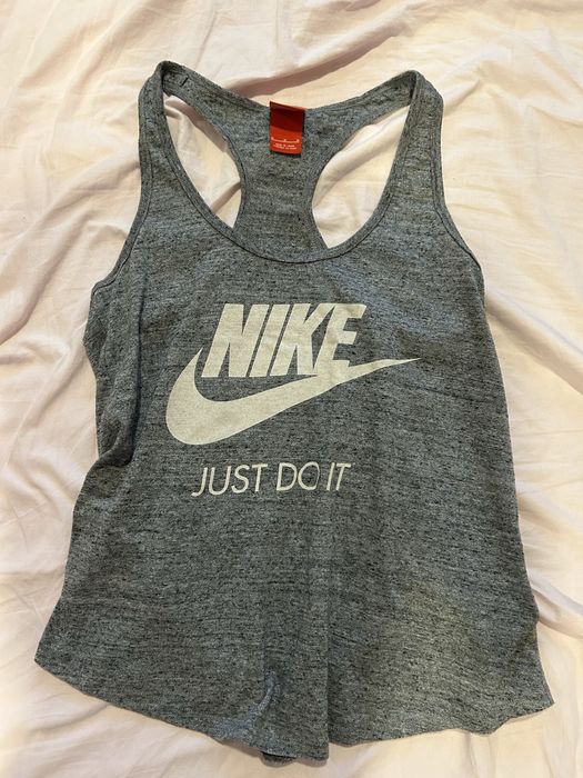 Дамски спортен потник Nike