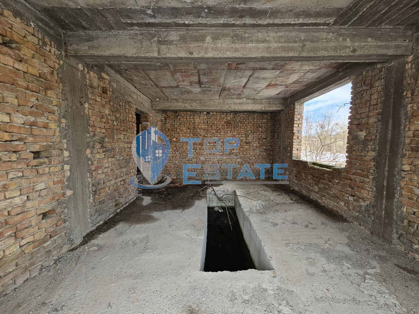 Голяма къща в строеж в село Царски Извор, област Велико Търново