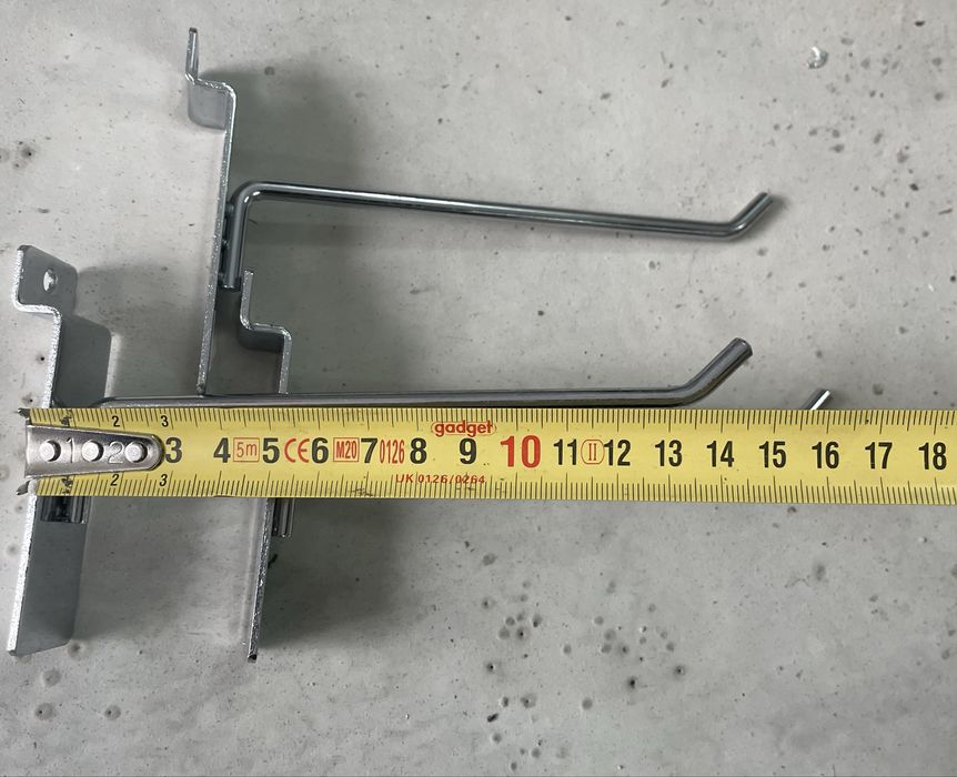 Продавам метални куки за стелажи