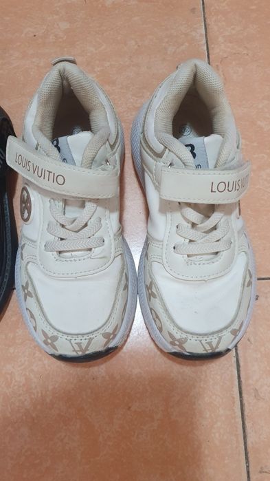 Детские туфельки и кроссовки для девочек