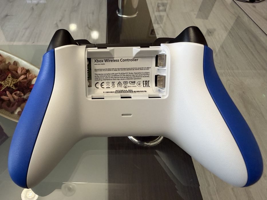Controller/ maneta Xbox series x/s  functioneaza si pe xbox one /one s