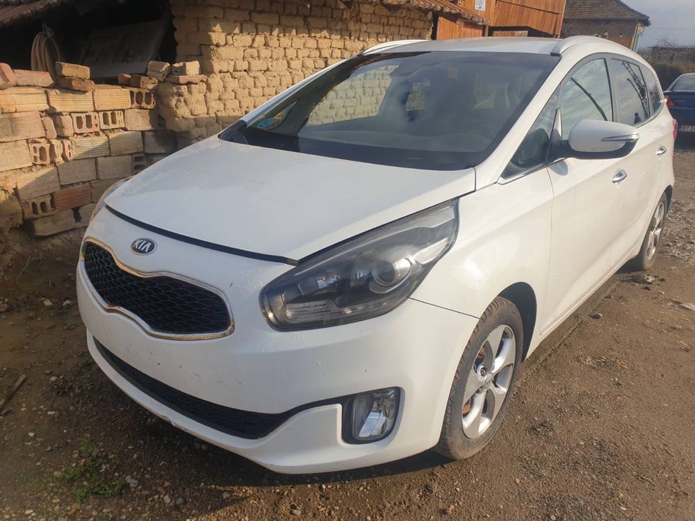 Kia Carens 1,7CRDI na 4asti/на части