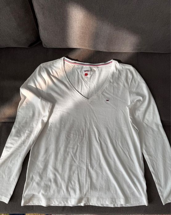 bluza tommy in stare foarte buna alba