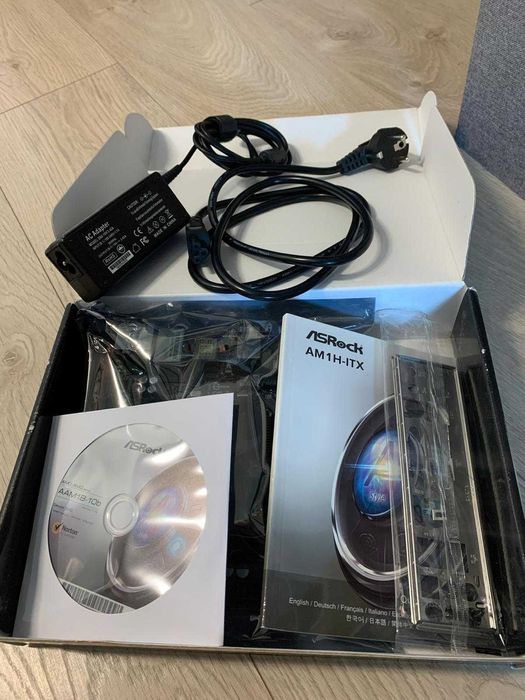 Placa de baza ASRock AM1H-ITX + Procesor AMD Athlon 5350 (APU)