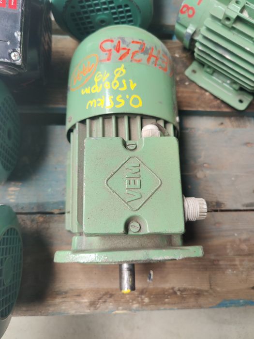 Motor electric trifazat cu talpa si flansa, 0.55kW, 1500rpm
