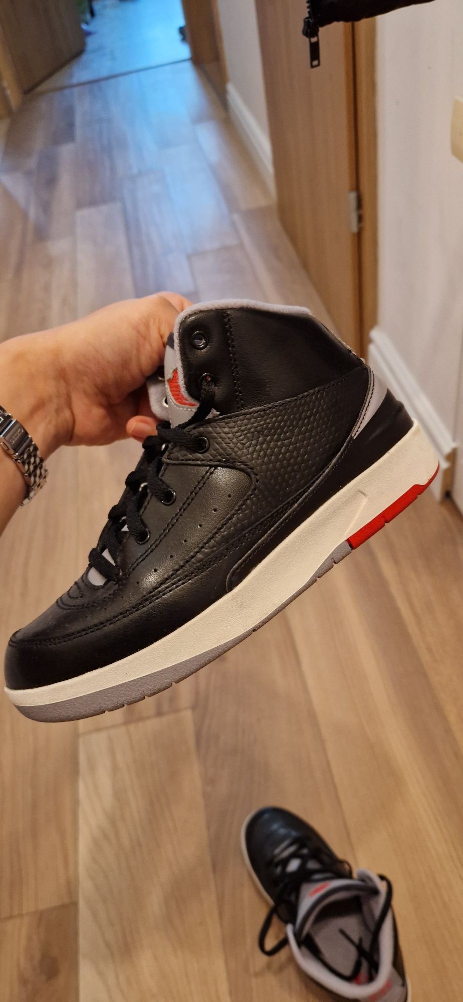 Jordan 2 Retro Cement, естествена кожа