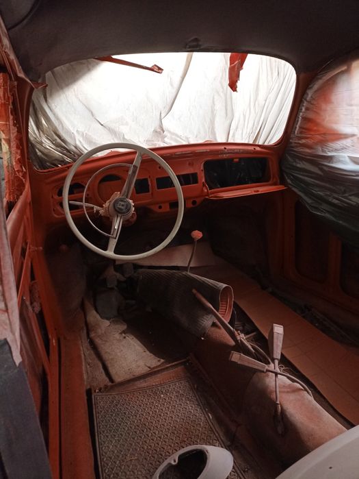 Vând Volkswagen Beetle