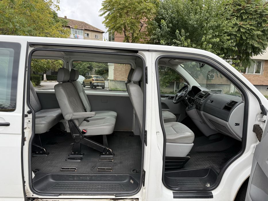 VW Transporter T5 2.0 Tdi Euro 5 Avariat cu 8+1 Locuri