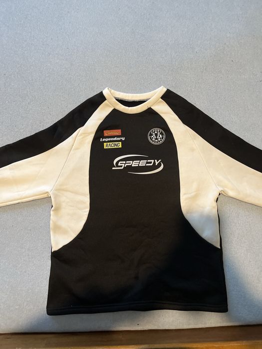 Черно-бяло суитщър с готвни Състезателни щампи