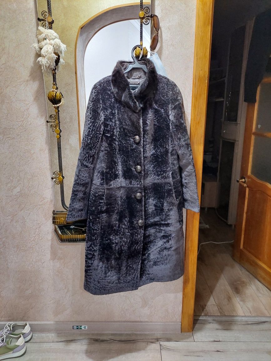Продажа зимней мутоновой шубы.