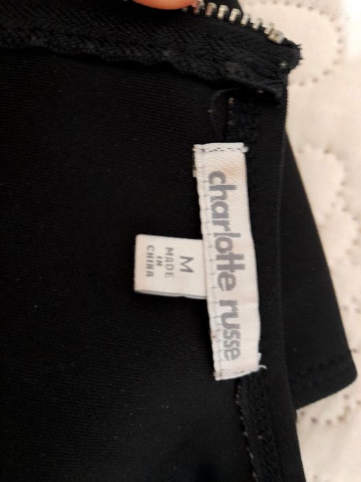 Къса черна рокля