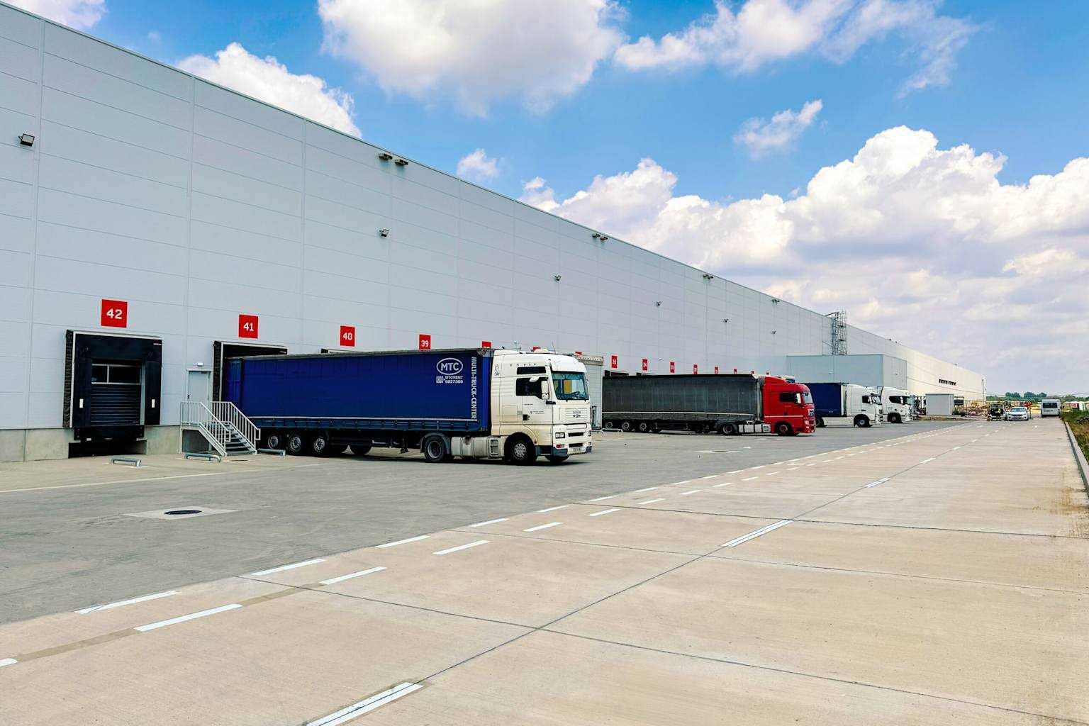 Teren 5.600 m² cu 20 m deschidere la DN2 Trafic intens