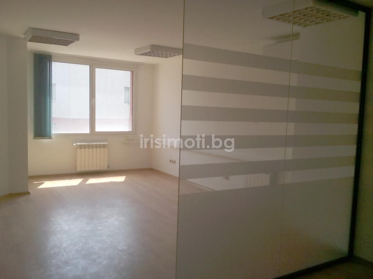 Дава се под наем Офис в София, Център - 300 кв.м за 1500 € - Снимка #2