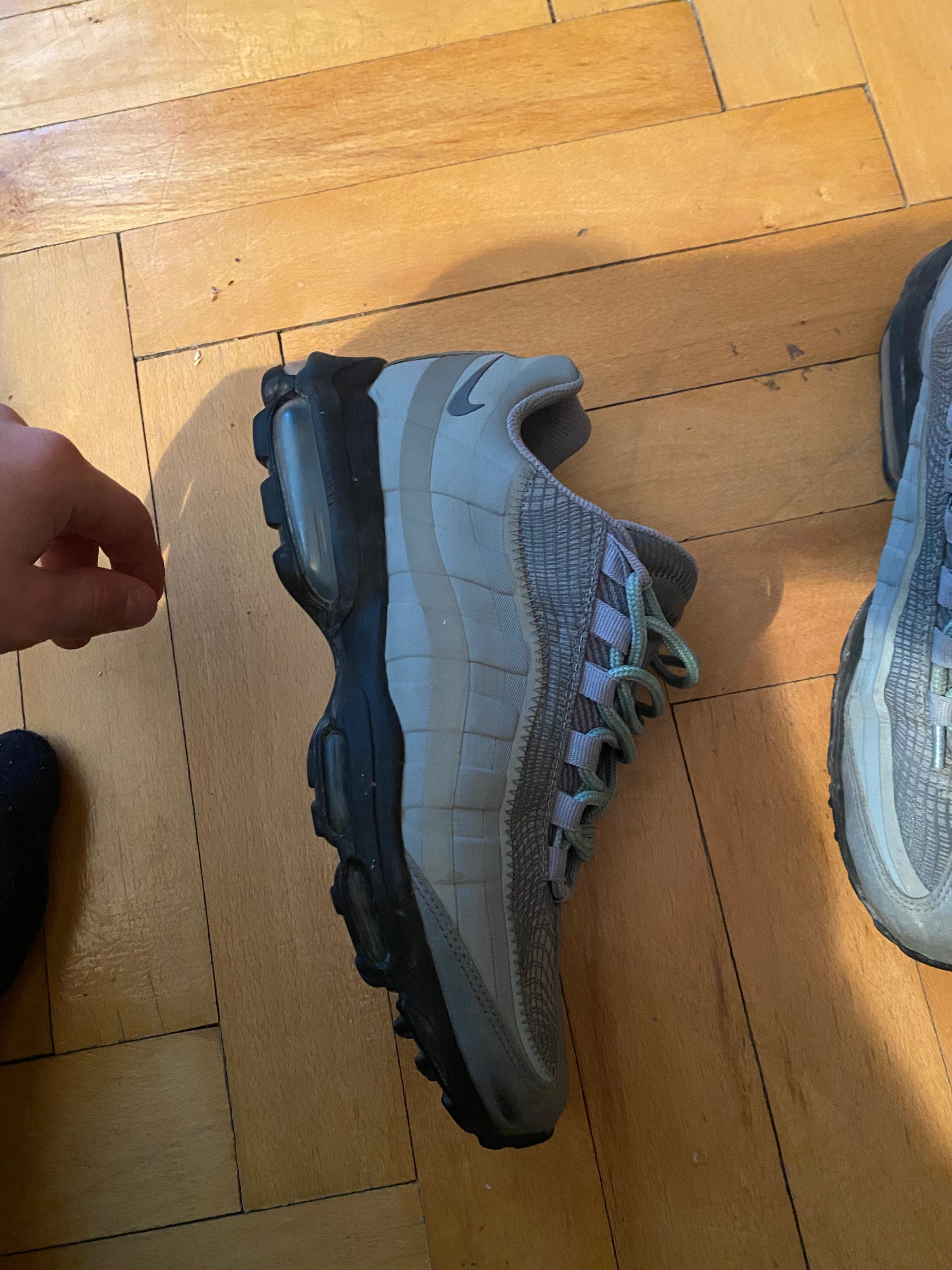 Vând adidași Nike AIR MAX 95