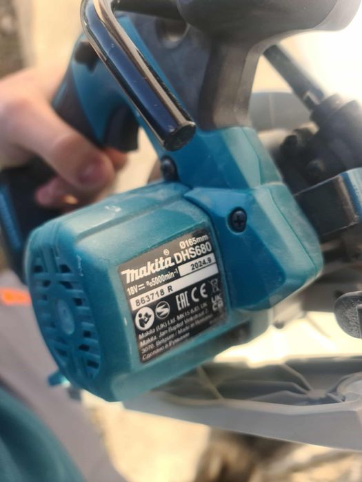 Circular Makita DHS680