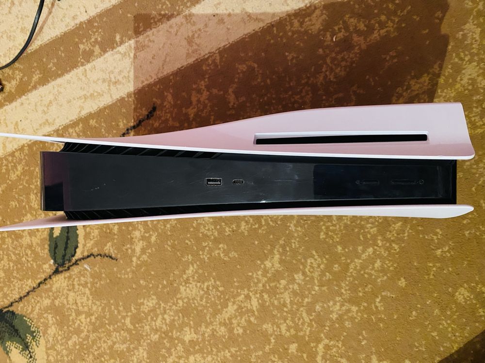 Playstation 5 продается играл 2 месяца состояние хорошие