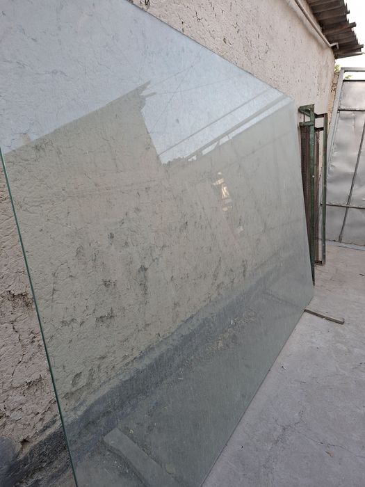 Shisha oyna (magazin yoki ofis uchun)