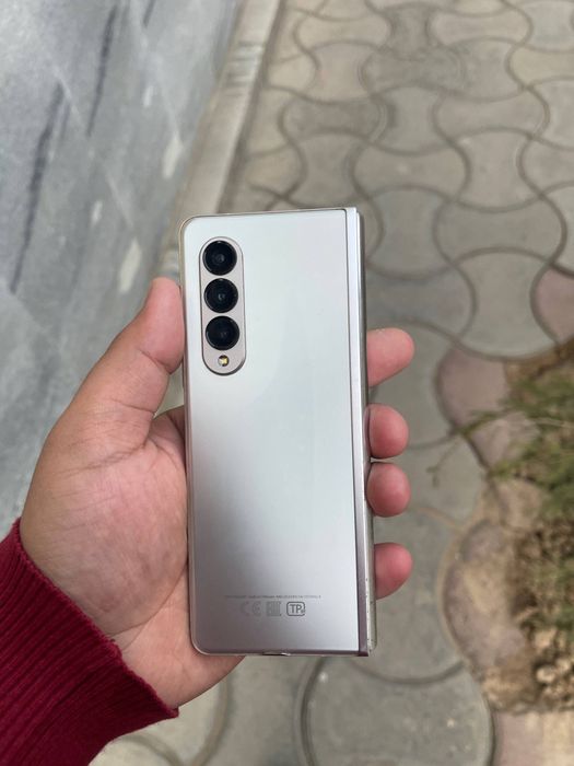 Samsung  z fold 3 sotladi ozimi telim srochniy