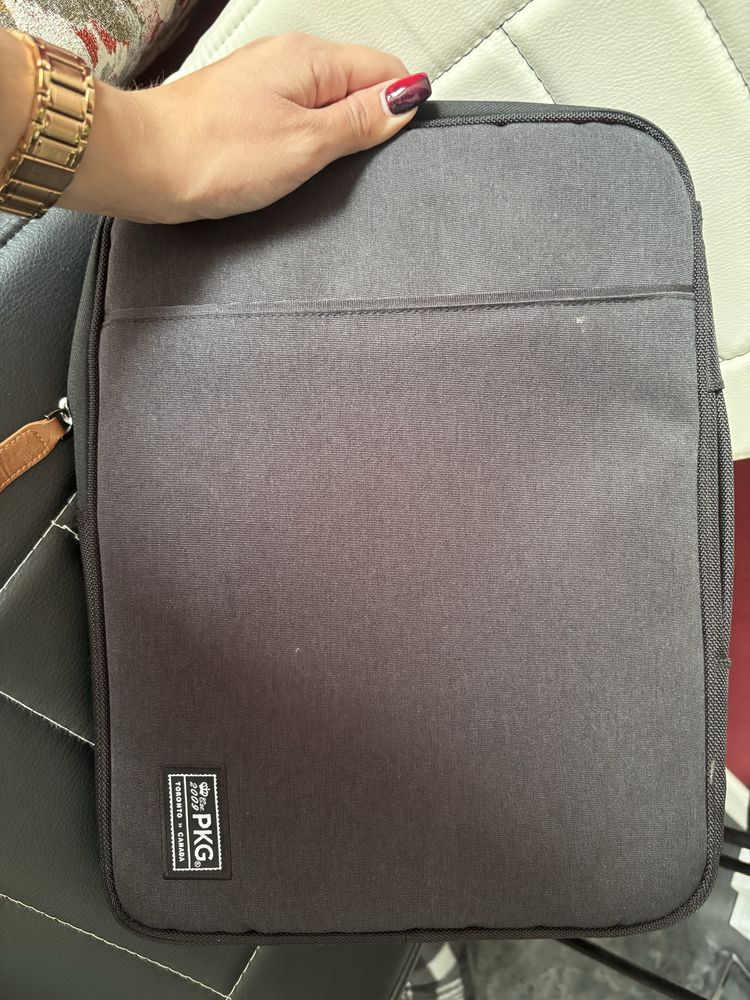 Оригинален лаптоп MacBook Air 13-inch с оригинална преносима чанта PKG