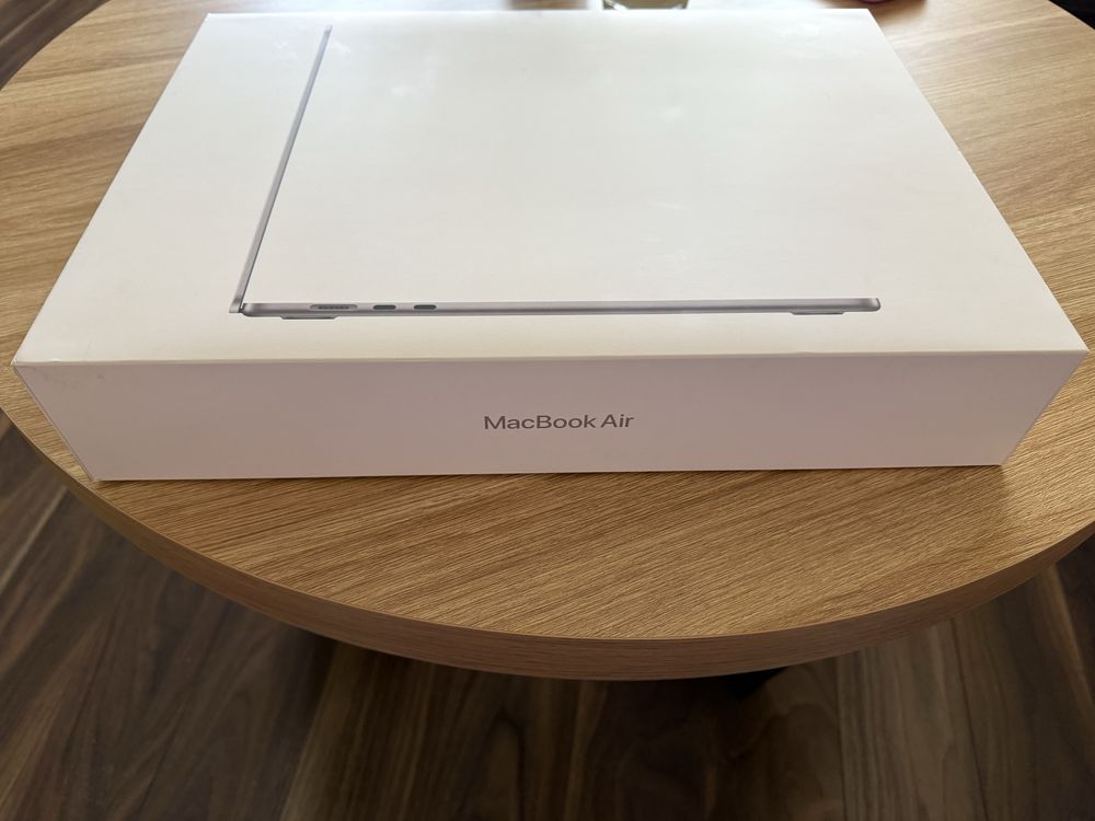 Apple MacBook Air 15,3" M2 512GB 8GB RAM Състояние-като нов