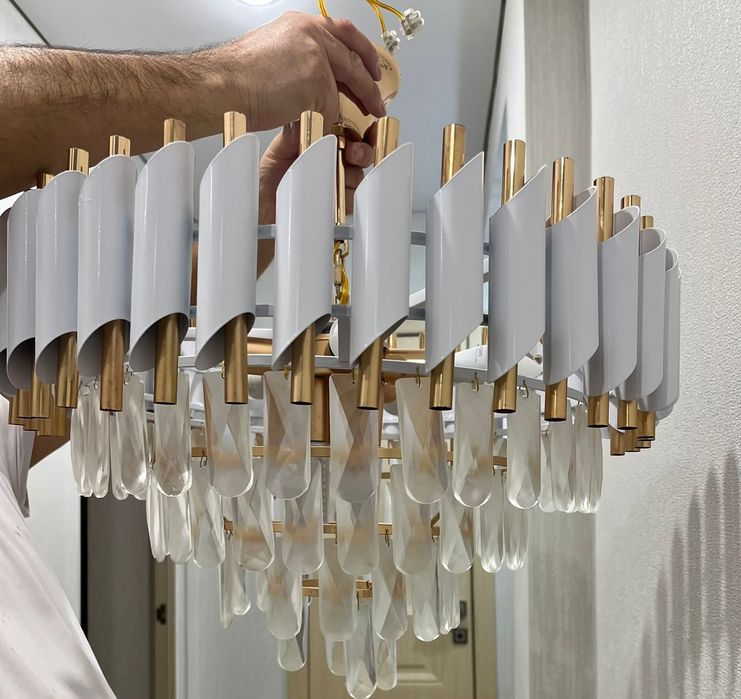 Продам люстру в отличном состоянии