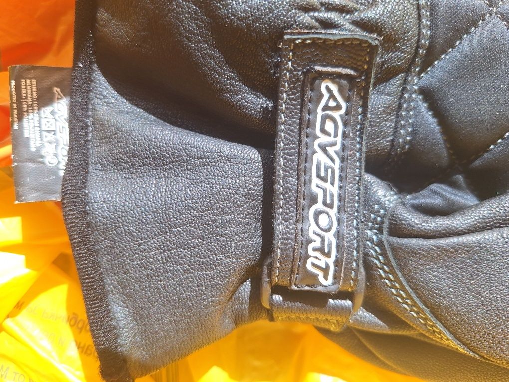 Продавам Каска ICON AIRFORM и ръкавици AGV sport