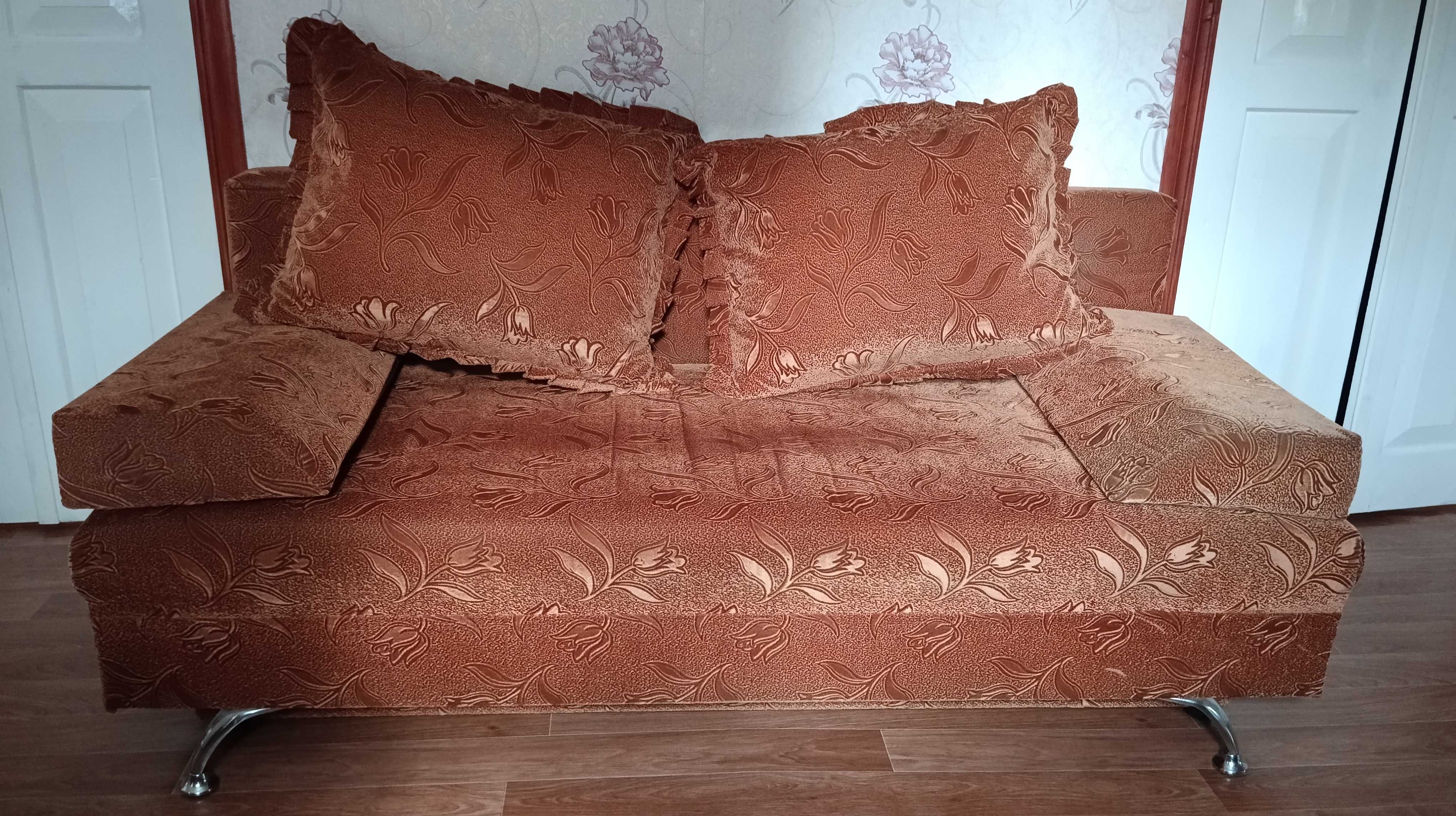 Продам диван, тахта. Б/У. В отличном состоянии.