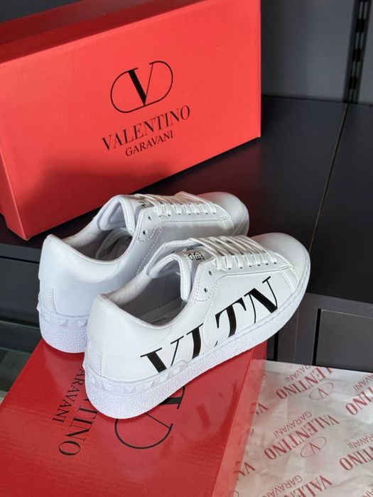 Adidasi Valentino noi !!! Marimi 40/44 !!!