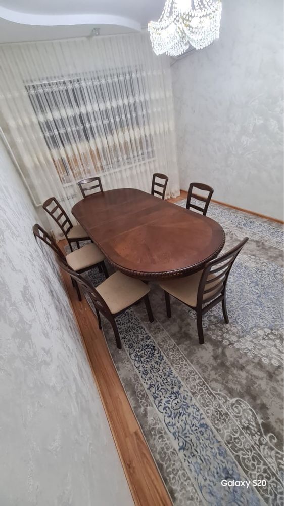 Стол со стульями