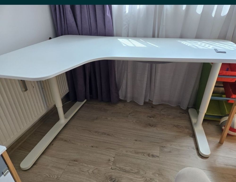 Бюро-Ikea бяло регулиране на височината