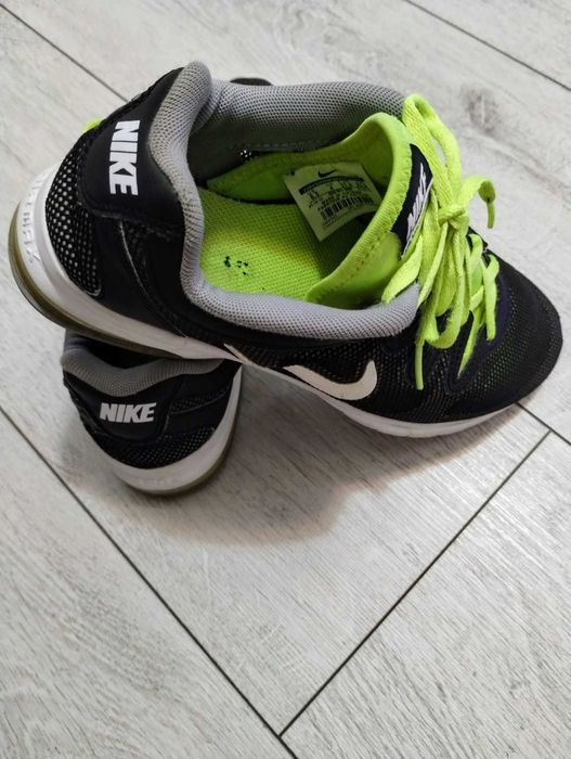 Adidasi NIKE marimea 37,5