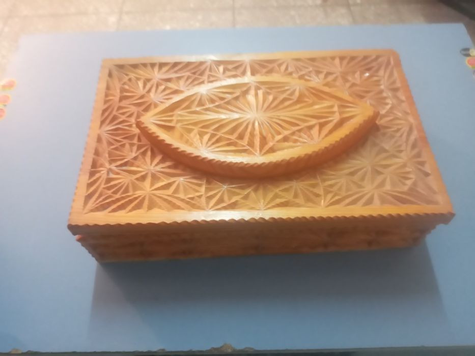 Шкатулки ручной работы разные.