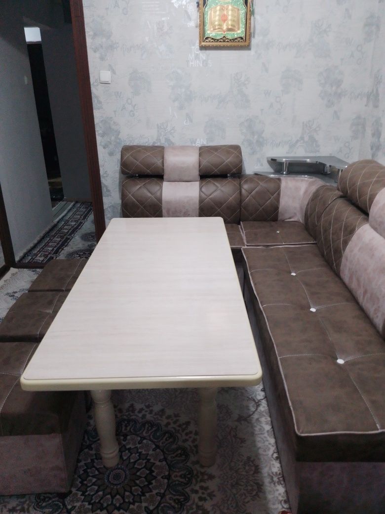 Срочно продам уголок для кухни