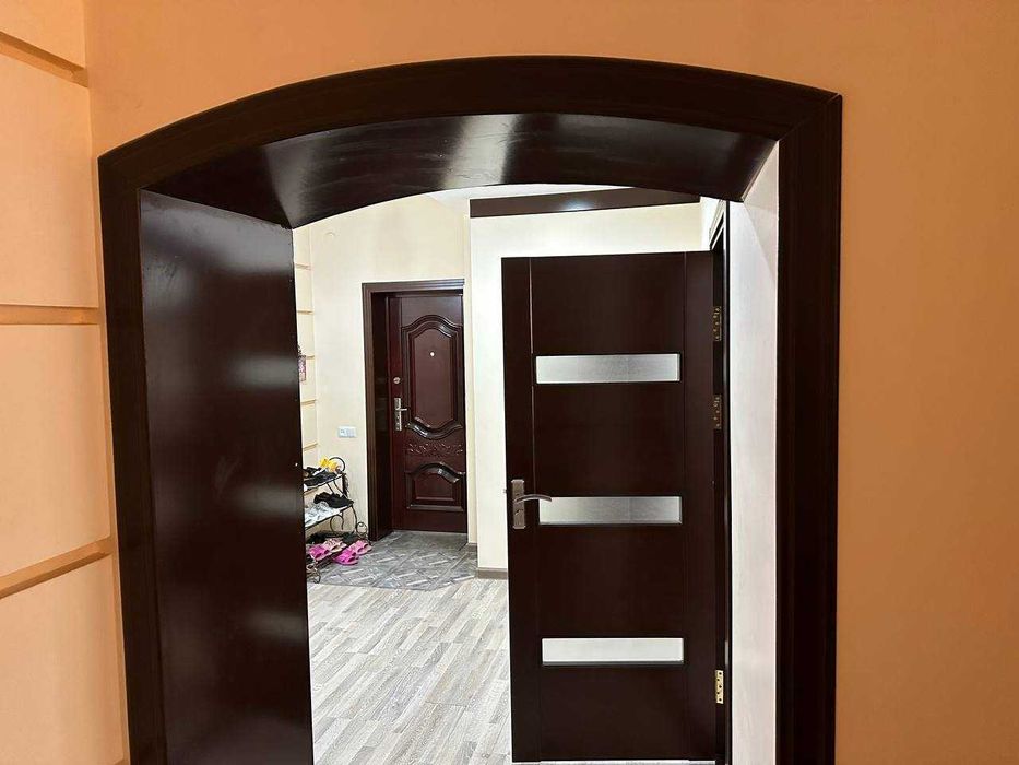 Янги домдан 2 хонали 2 каватдан квартира сотилади ЧИНОР ресторан